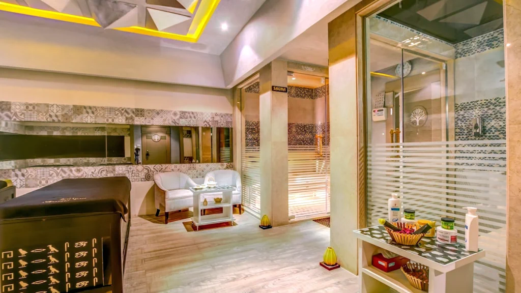 الفندق إيه أم سى رويال - الغردقة